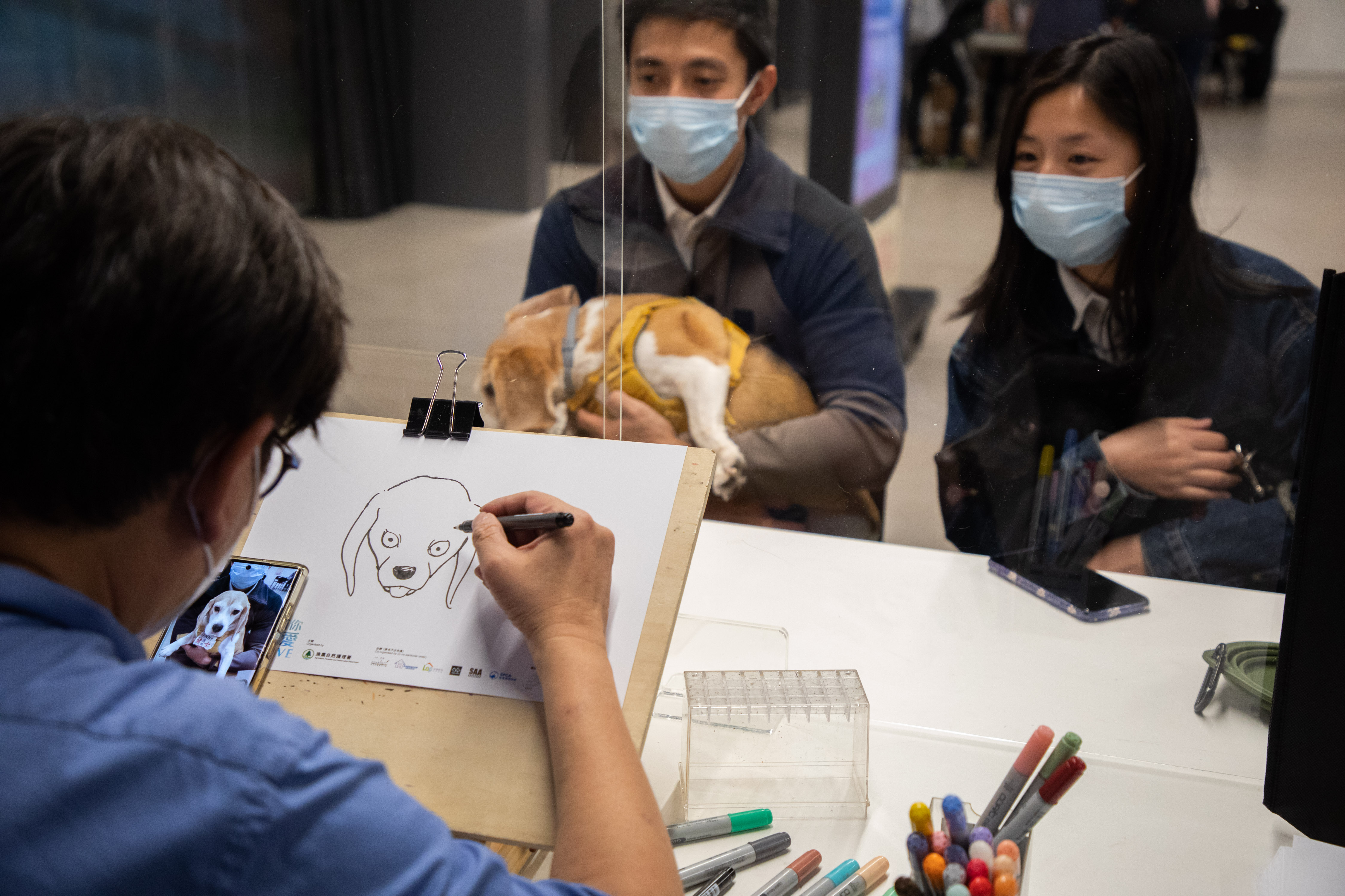 A speed sketcher provided free sketching service for visitors.